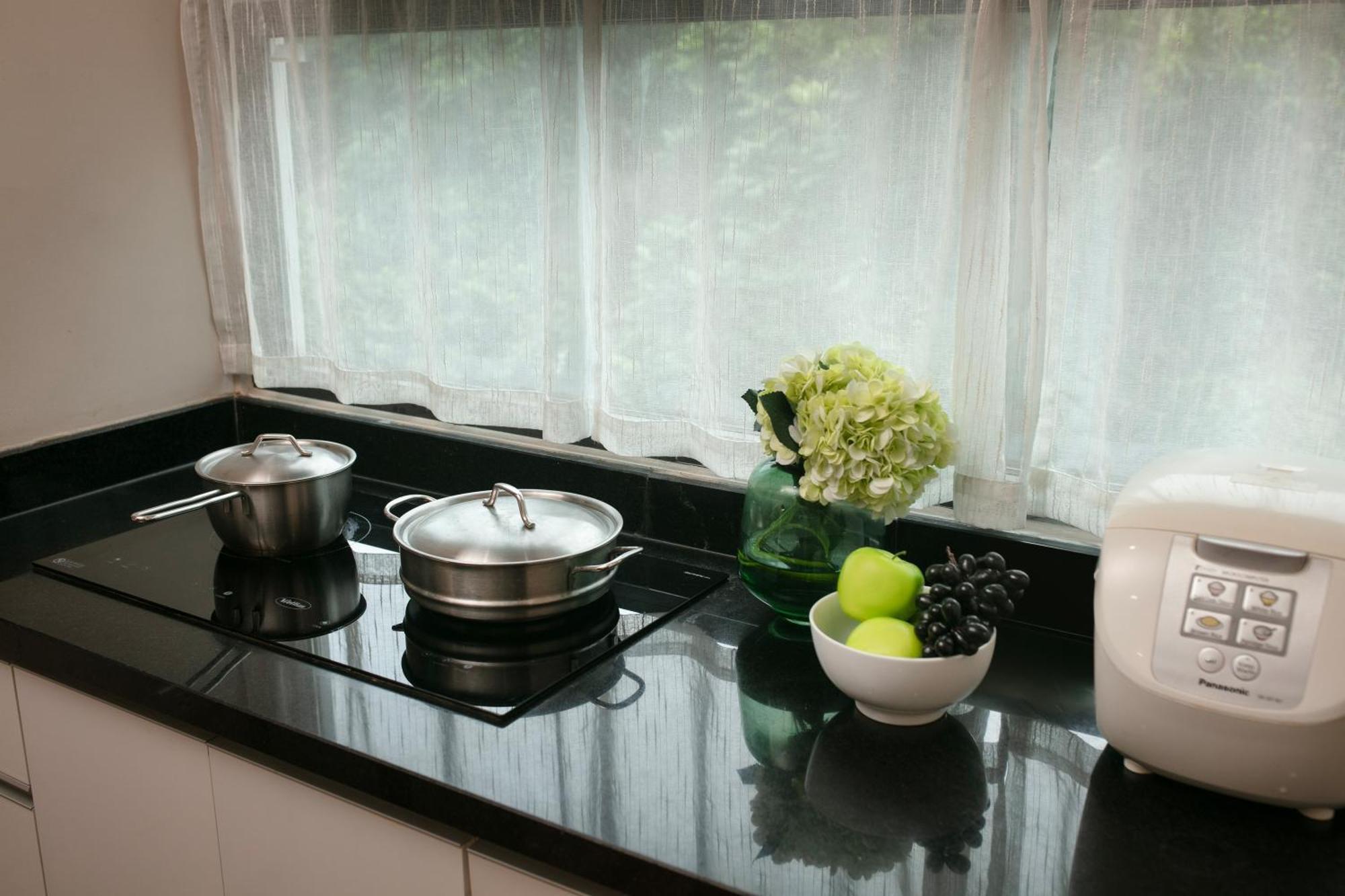 Hb Serviced Apartment - 12 Tran Quy Kien ハノイ市 エクステリア 写真