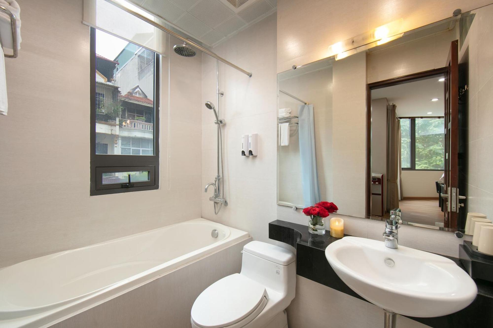 Hb Serviced Apartment - 12 Tran Quy Kien ハノイ市 エクステリア 写真
